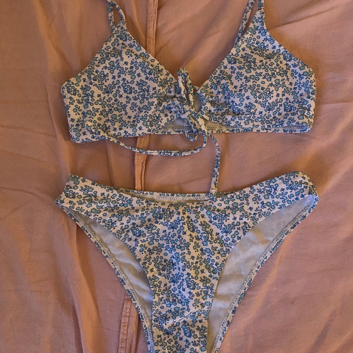 Blå blommig bikini