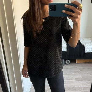 Fintopp - Superfin topp med öppen rygg som går att använda både till vardags eller uppklätt🩷