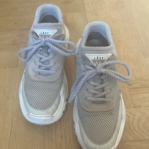 LÄST chunky sneakers - I bra skick, använda ett par gånger men inte mycket. Det finns tecken på användning men inget som stör. Normala i storleken. 