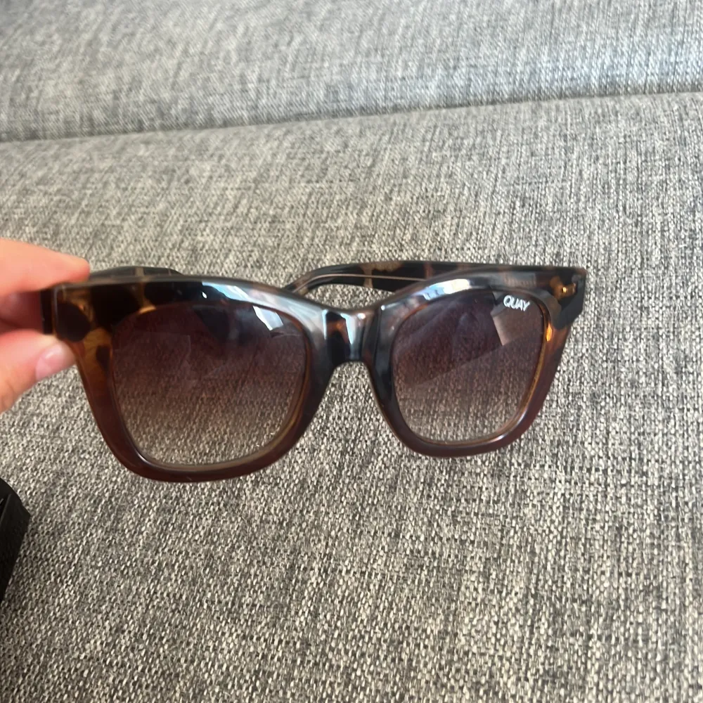 Fina solglasögon från märket QUAY! Köpta från Australien. . Accessoarer.