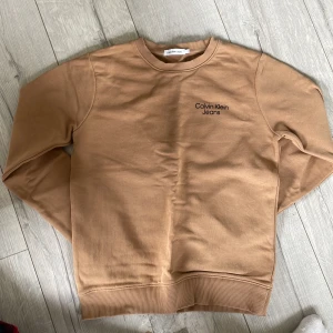 Calvin Klein tröja - Kontakta vid intresse pris kan diskuteras 