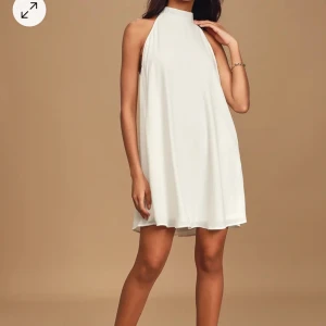 Vit studentklänning / konfa klänning - Love of Mine White Halter Swing Dress från lulus💓 helt ny med prisslapp💕 nypris:715kr (+tull)🩷 PRISET GÅR ATT DISKUTERAS❤️