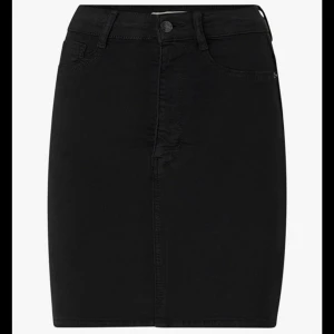 Jeans kjol - Säljer min super fina jeans kjol från Gina Tricot då den ej kommer till användning. Super fint skick. 🤍