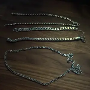 4 stycken fina armband som är väldigt stilrena och även ett halsband som sitter perfekt