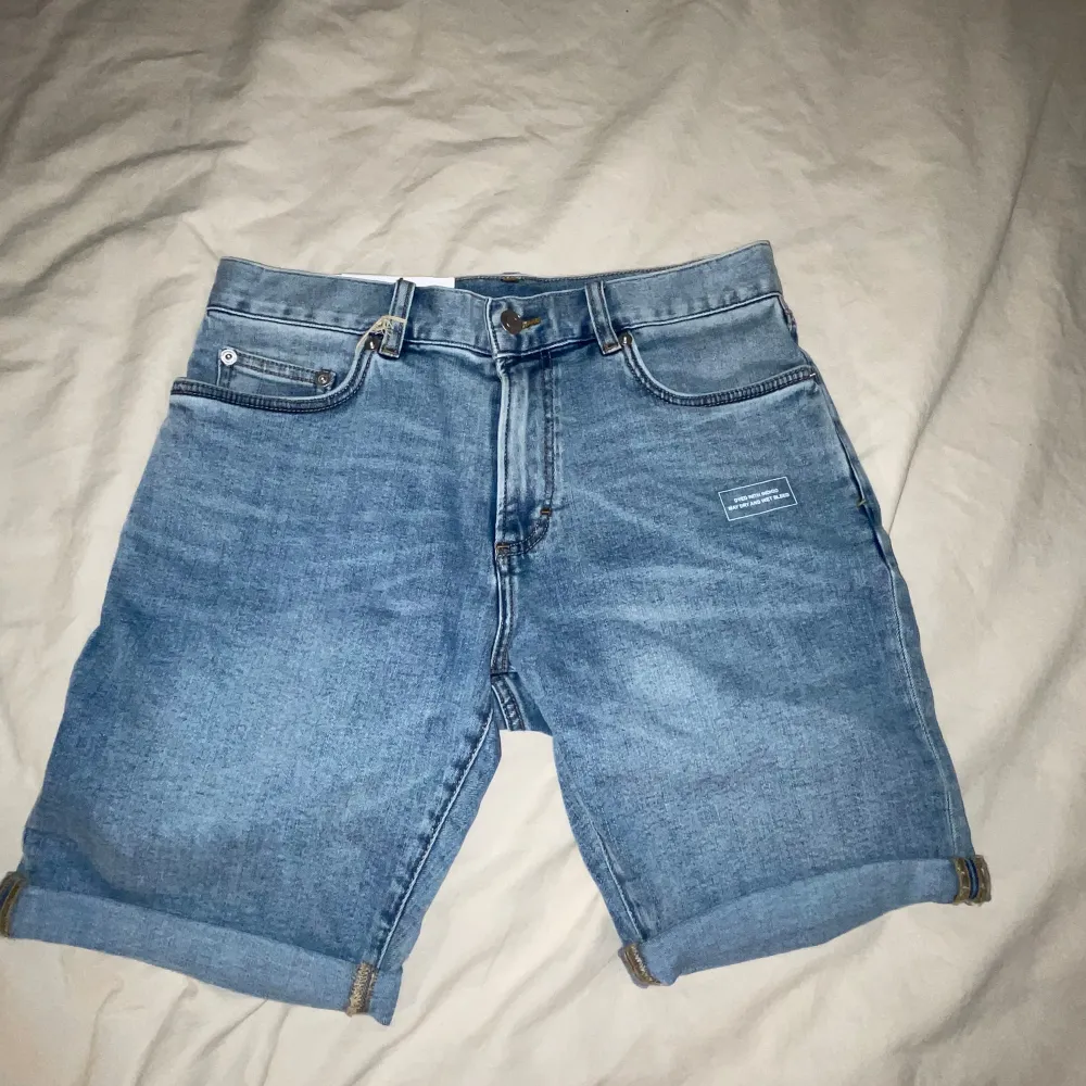 Aldrig använda och har bara legat i lådan. . Shorts.