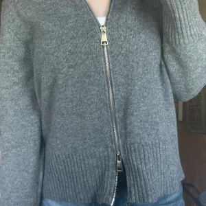 Grå jacka  - Grå zipup