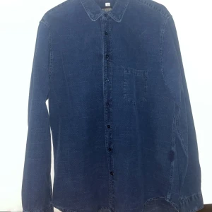 Skjorta från c.o.f studio  - Jättebra skick Strolek XL Fin skjorta 