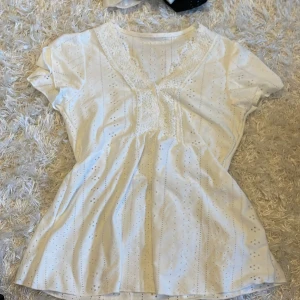 Sommar blus  - superfin blus till sommaren! aldrig använd då det inte är min stil. 💖