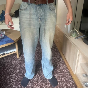 Jeans - Jeans från ASOS för stora och använda ett par gånger och lite sönder nere vid foten