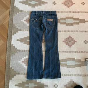 trendiga coola true religion jeans! midja rakt över: 33cm innerben: 74cm