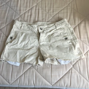 Lågmidjade jeansshorts  - Fina jeansshorts i st s💞