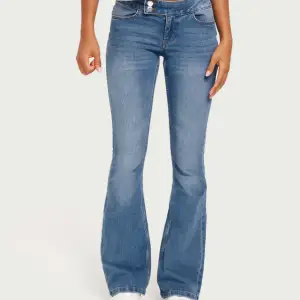 Säljer dessa superfina lågmidjade och populära jeans från Nelly då dom tyvärr är för små 💛 