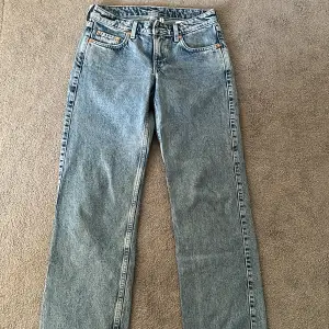 Säljer dessa jeans från Weekday, har aldrig använt.