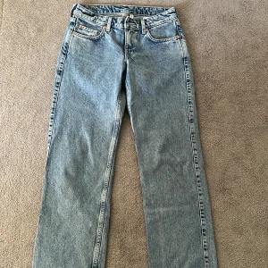 Jeans - Säljer dessa jeans från Weekday, har aldrig använt.