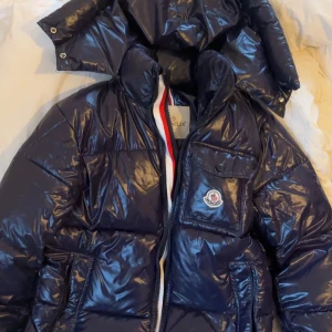 Moncler montbeliard jacka - Byte