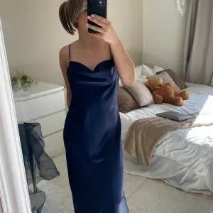 Super vacker balklänning 💙 Aldrig använd!