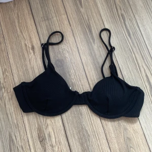 svart bikinitopp  - jätte gullig och basic