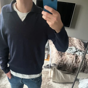 Soft goat - En soft goat tröja. Det är 100% cashmere. En liten defekt är att de är ett litet hål i höger armhåla men inget som man ser eller stör sig på.