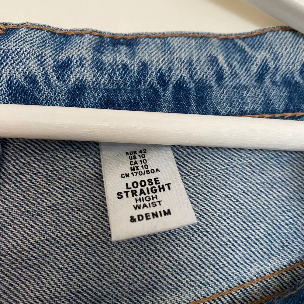 Kommer aldrig till användning, har använts ett fåtal gånger men är i nytt skick.  Köparen står för frakt. Jeans & Byxor.