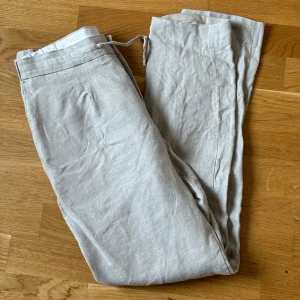 Linnebyxor  - Använd två gånger storlek 46 w29. Kommer inte ihåg vart jag köpte de ifrån men köpte de för 300kr. Köpare står för frakten. 