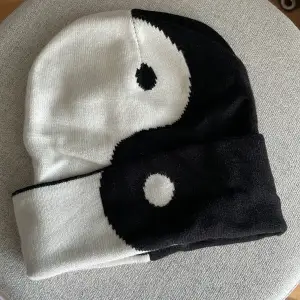  Yin yang beanie hat Never used 