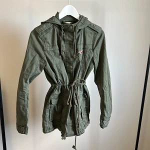 Jacka - Superfin tunn jacka från hollister i bra skick