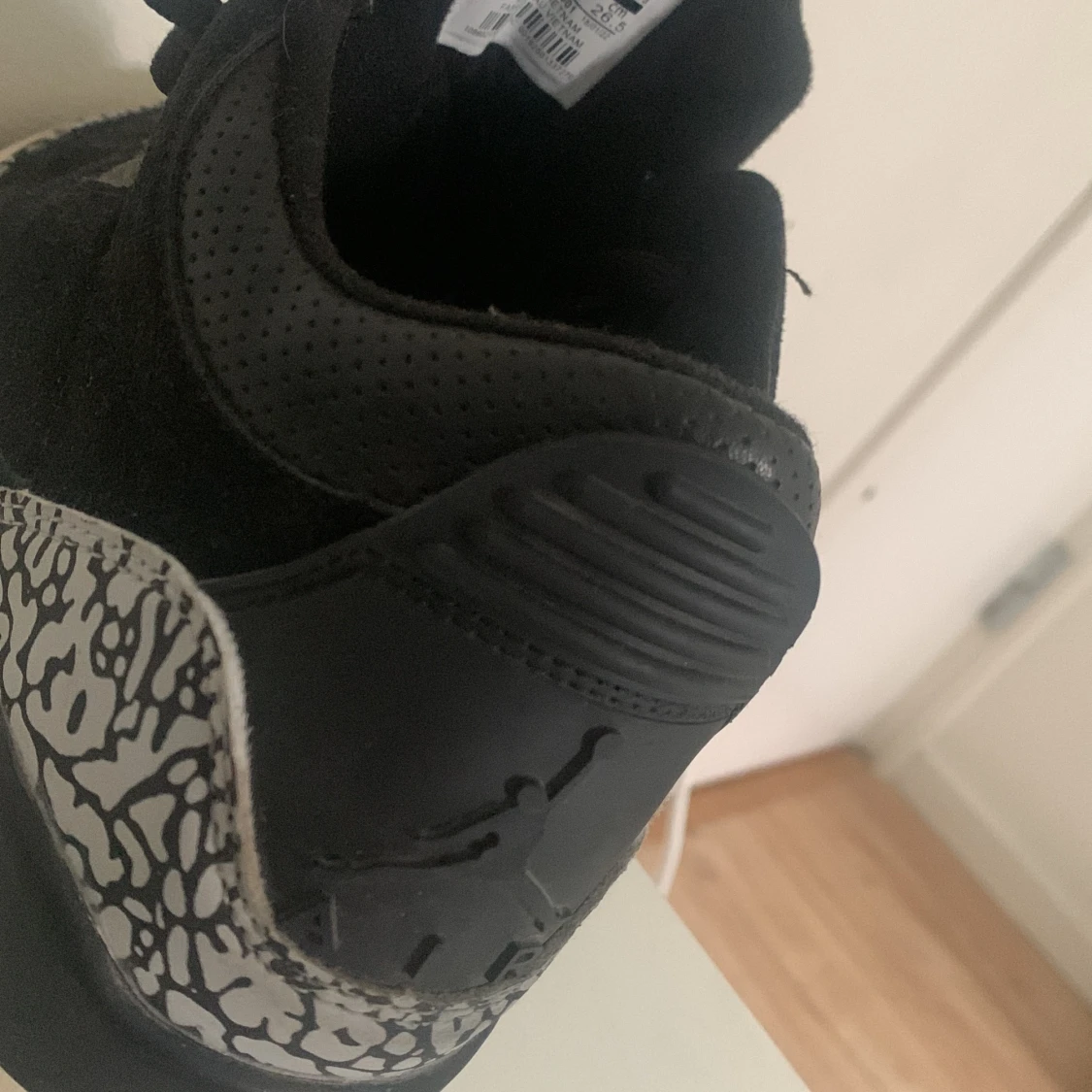 Hej,säljer mina Jordan 3 passar inte mig 