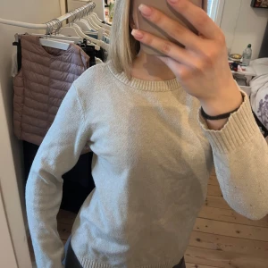 Stickad tröja - Fin stickad tröja från Vila i strl M skulle säga att den även passar S