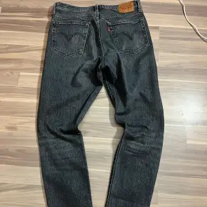 Levis jeans i perfekt skick och med en väldigt bra wash 
