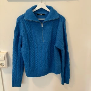 Stickad trlja - Stickad tröja från bikbok. Fint skick