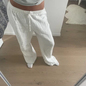 Linnebyxor - Linnebyxor från Gina tricot strl 36. Säljer då de är för stora