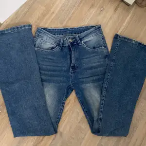 Ett par super fina jeans som tyvärr inte kommer till användning. Byxorna är i storlek Medium 