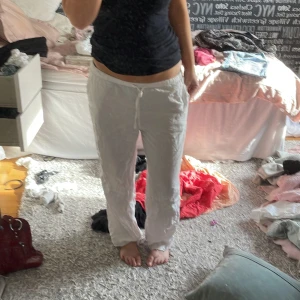 Vita linnebyxor - Vita fina linnebyxor i bra skick!!