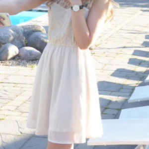 Klänning  - Supersöt känning i bra skick 