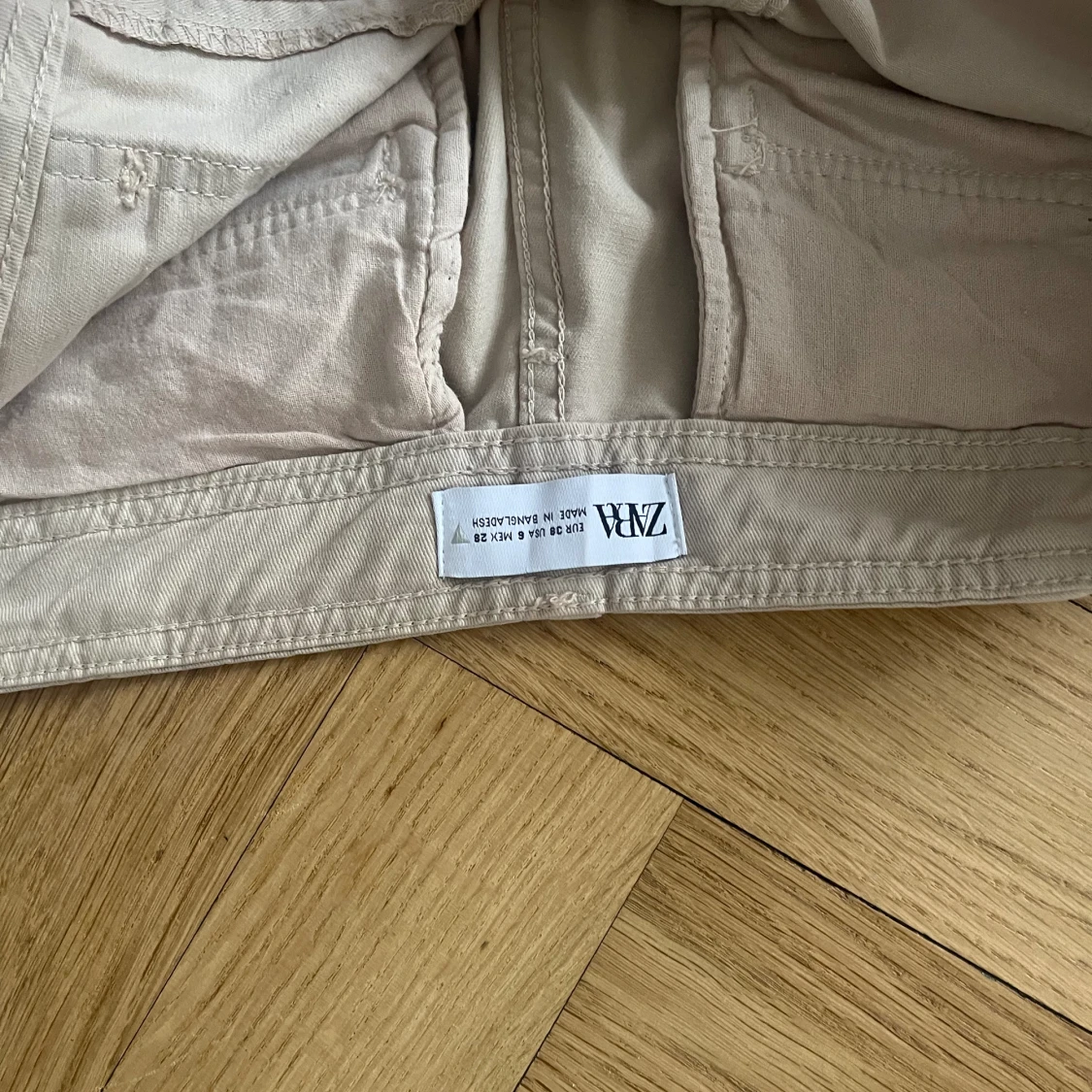 Beige Cargo-byxa från Zara - 90