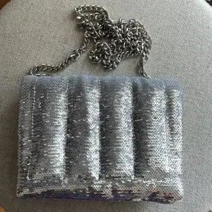 Silver sequins crossbody bag Zara Never used  14*18 cm