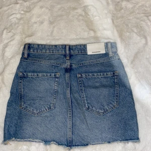 Jeanskjol - Jättefin jeanskjol från stradivarius. 