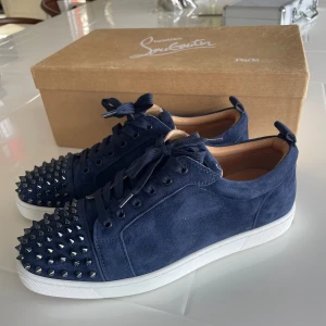 Christian Louboutin  - Jätte fina skor som nästan är helt nya.kvitto och box finns