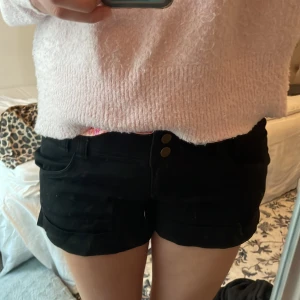 Super fina shorts  - !INTRESSE KOLL! Tryck inye köp nu!🤗 De e från only, skor snygga till sommarn