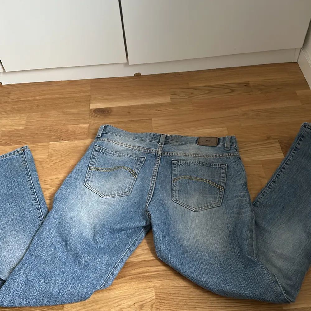  Säljer på grund av att det inte kommer till användning och inte är i min storlek. Jeans & Byxor.