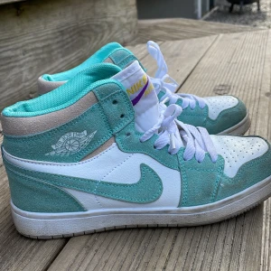 Jordan 1  - Bra skick inte söndriga  lite andvända typ 3 gånger 9/10,kommer tvätta dem innan jag fraktar dem.