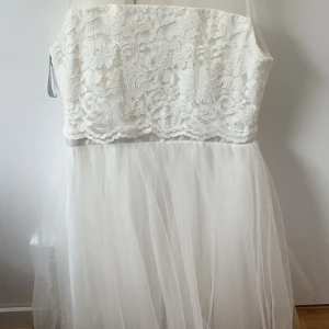 Vitt studentklänning  - Nypris 979kr men säljer för 600