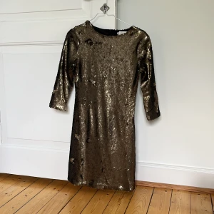 Paljettklänning Bymalina - Cool Oanvänd paljettklänning i XS från Bymalina.