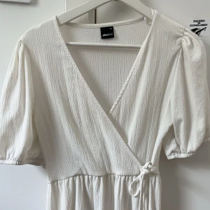 Vitt studentklänning  - Perfekt till studenten 