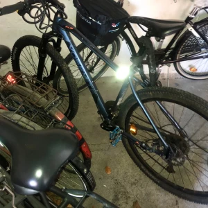 Yosemite puls - Säljer min före detta mtb då jag köpt ny cykel. Den är i bra skick och fungerar perfa! Hör av dig vid frågor ! 