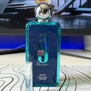 2 ml sample av den populära parfymen Afnan 9AM Dive 🍦 Köp en billig sample av parfymen innan du köper den så du får se om du gillar hur den luktar och beter sig på din hud🙂‍↔️
