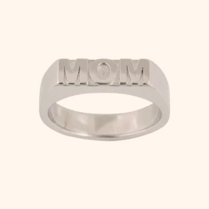 En super söt ring kan både stå wow och mom 💖 - Ringen är aldrig använd pågrund av dubbelköp