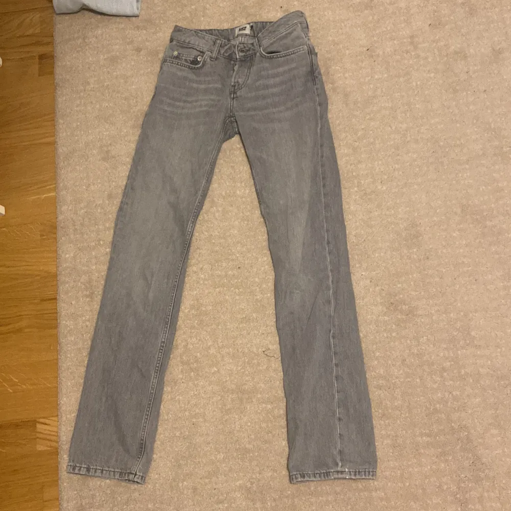 Jättefina gråa raka jeans från lager 157! Modellen heter ICON och de är i bra skick!👌🏼. Jeans & Byxor.