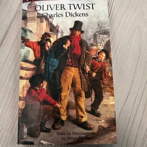 Oliver Twist av Charles Dickens  - En engelska bok i mycket bra skick. Oliver Twist av Charles Dickens. 