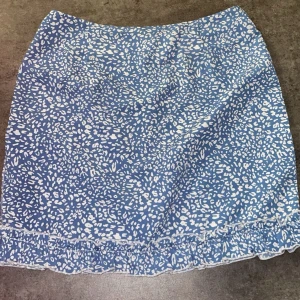 Kjol - Fin kjol använd någon få gång förra sommaren 💕